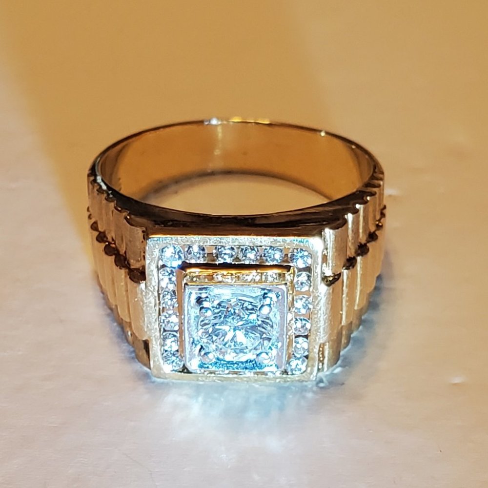 Beautiful  18K  yellow  gold  men’s diamond  ring